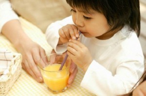 Khám phá bí ẩn: Trẻ viêm phế quản có nên uống nước cam không?