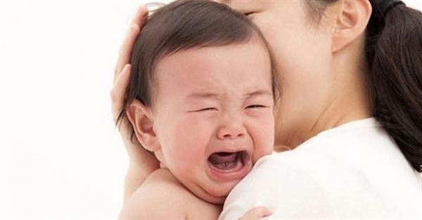 Bé bị sốt vẫn không nên đánh cảm