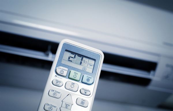 Lưu ý khi cho trẻ bị viêm phôi nằm điều hòa