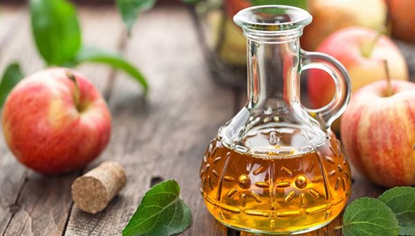 Sử dụng giấm táo để tắm cho trẻ bị sốt